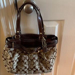 Authentic Coach Handbag in Great Condition!!
